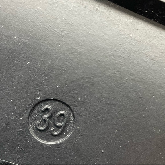 Chunky 3” Heeled Chelsea Boots with gold chain detail size 39 (7.5) - Picture 7 of 10